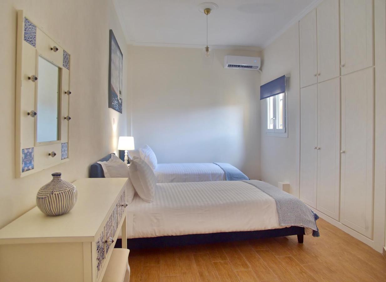 The Bluehouse - Spacious Top Floor Flat With Parking, By Mon Repos Beach Corfu  Екстериор снимка
