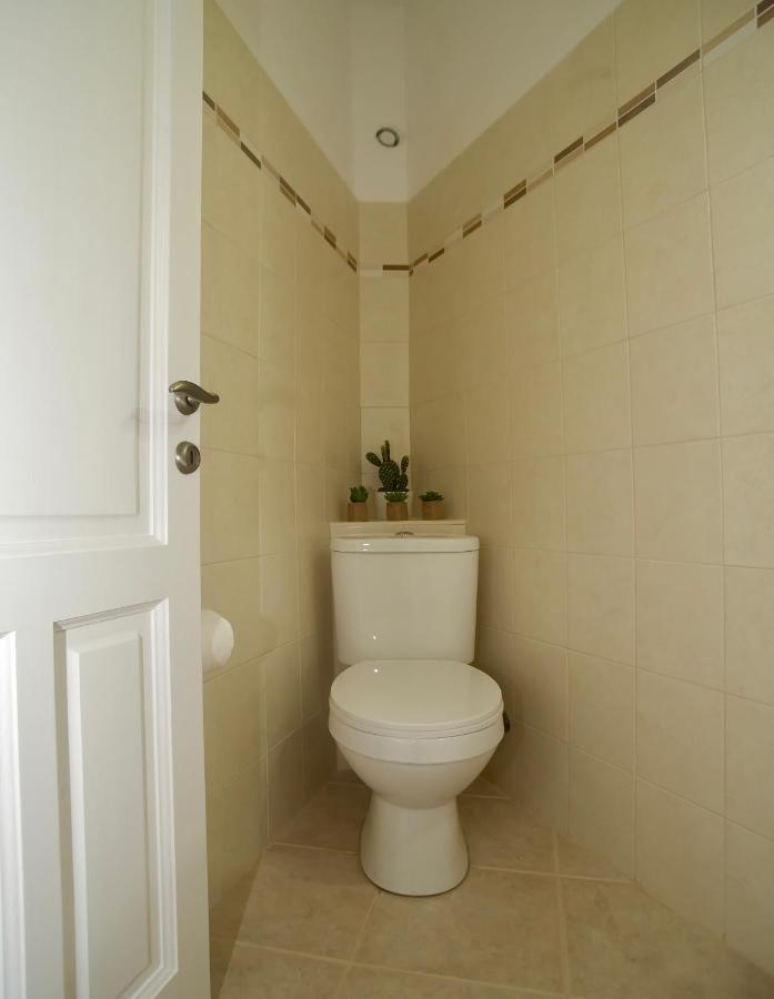 The Bluehouse - Spacious Top Floor Flat With Parking, By Mon Repos Beach Corfu  Екстериор снимка