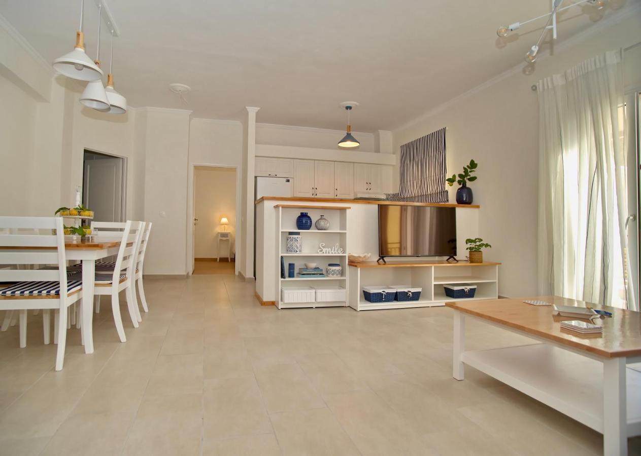 The Bluehouse - Spacious Top Floor Flat With Parking, By Mon Repos Beach Corfu  Екстериор снимка