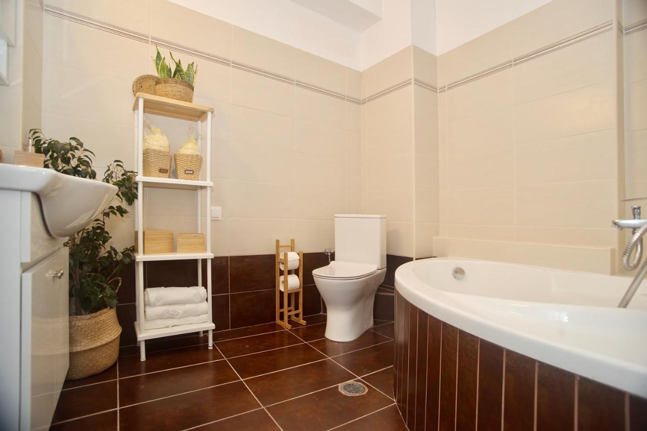 The Bluehouse - Spacious Top Floor Flat With Parking, By Mon Repos Beach Corfu  Екстериор снимка