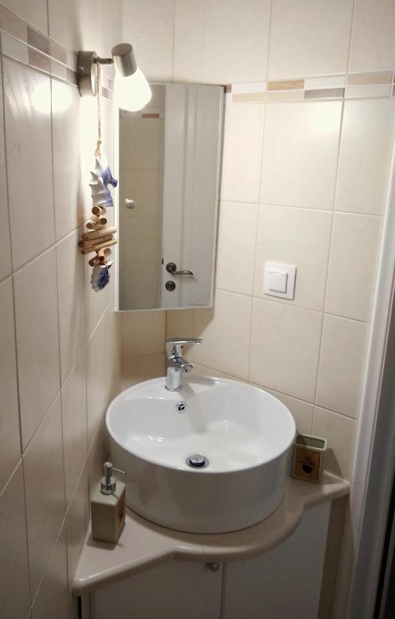 The Bluehouse - Spacious Top Floor Flat With Parking, By Mon Repos Beach Corfu  Екстериор снимка