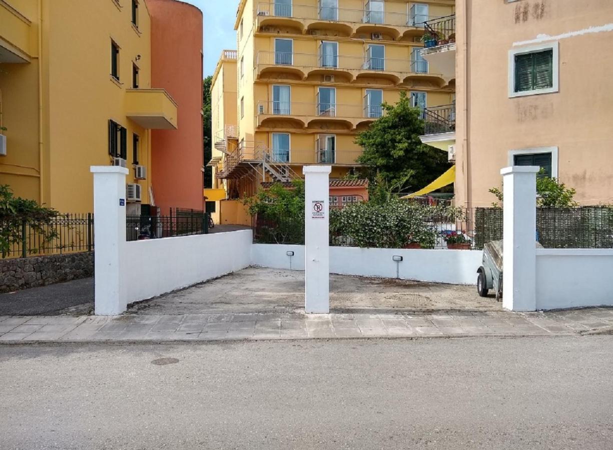The Bluehouse - Spacious Top Floor Flat With Parking, By Mon Repos Beach Corfu  Екстериор снимка